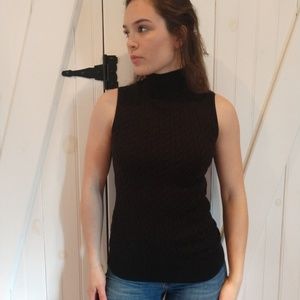 Sleeveless turtle neck sweater